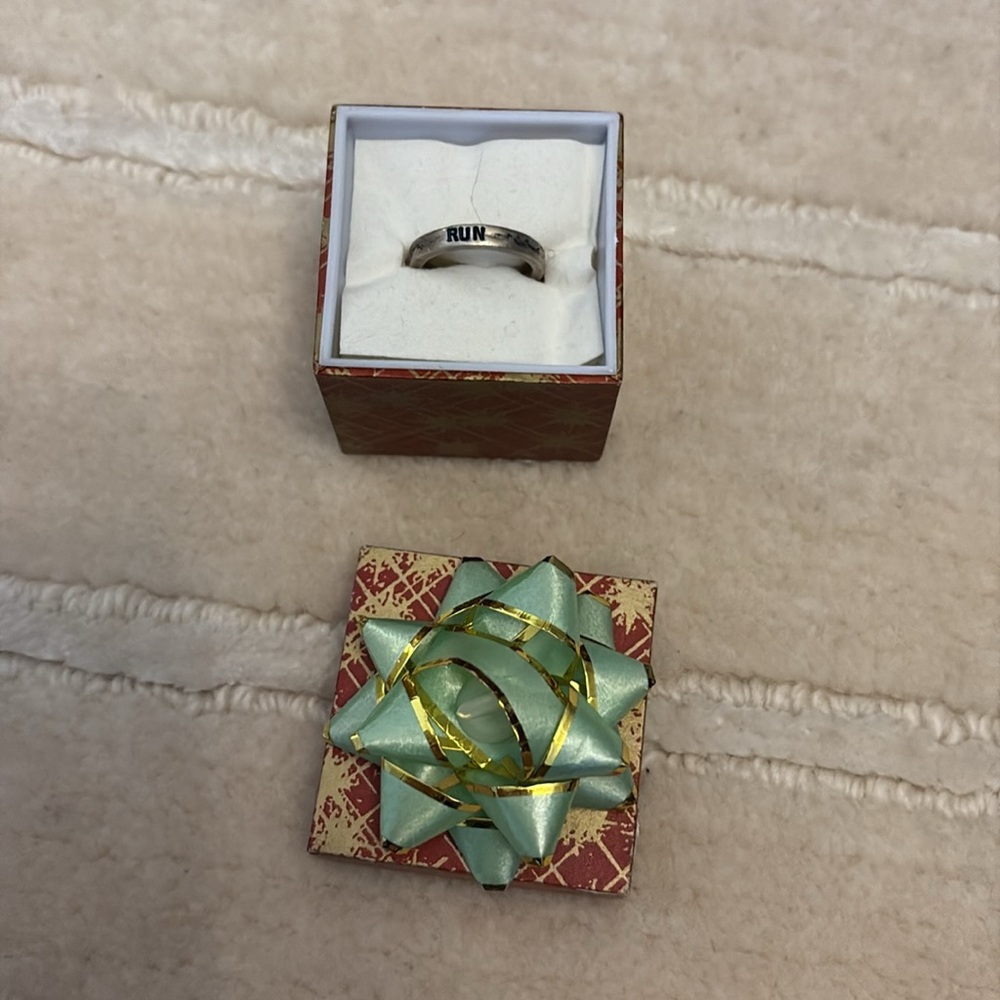 Silver 'RUN' Engraved Ring-size 4 - Picture 3 of 3
